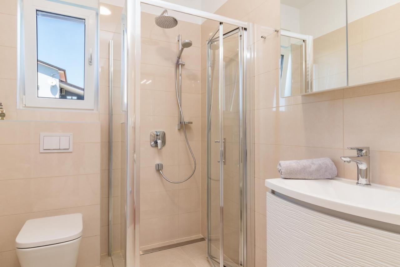 Villa Elena Deluxe Mit Whirlpool Und Beheiztem Pool Am Meer Und Wunderschoenen Blick Auf Die Brijuni Inseln Fažana Dış mekan fotoğraf