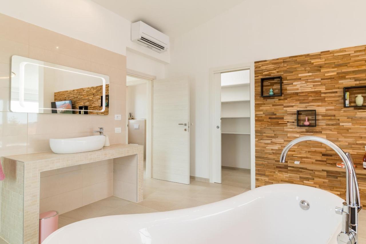 Villa Elena Deluxe Mit Whirlpool Und Beheiztem Pool Am Meer Und Wunderschoenen Blick Auf Die Brijuni Inseln Fažana Dış mekan fotoğraf