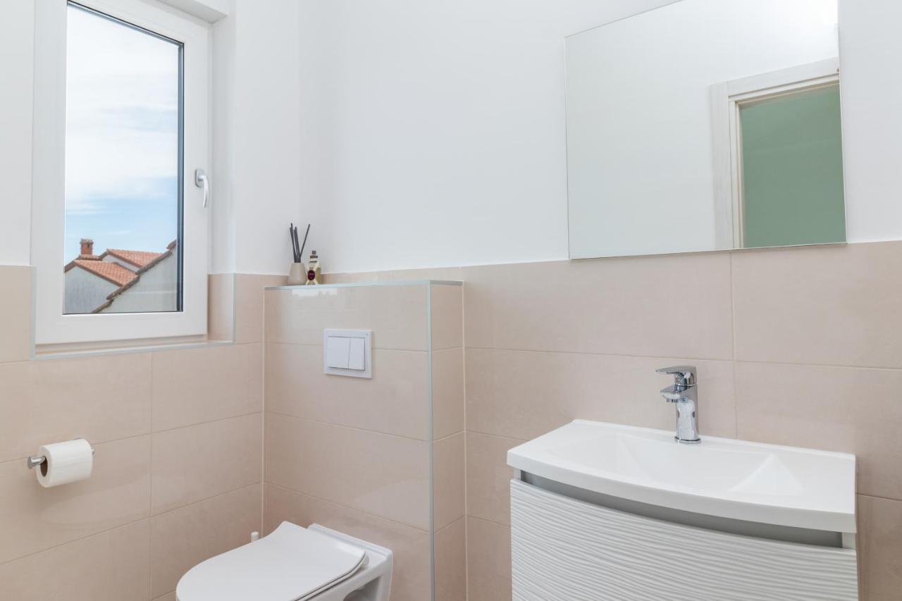 Villa Elena Deluxe Mit Whirlpool Und Beheiztem Pool Am Meer Und Wunderschoenen Blick Auf Die Brijuni Inseln Fažana Dış mekan fotoğraf