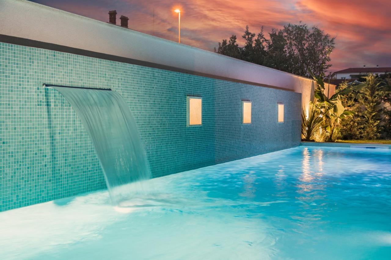 Villa Elena Deluxe Mit Whirlpool Und Beheiztem Pool Am Meer Und Wunderschoenen Blick Auf Die Brijuni Inseln Fažana Dış mekan fotoğraf