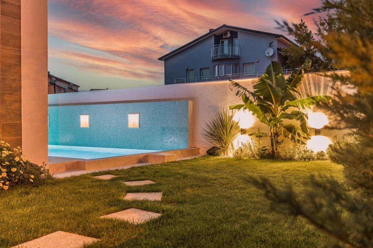Villa Elena Deluxe Mit Whirlpool Und Beheiztem Pool Am Meer Und Wunderschoenen Blick Auf Die Brijuni Inseln Fažana Dış mekan fotoğraf