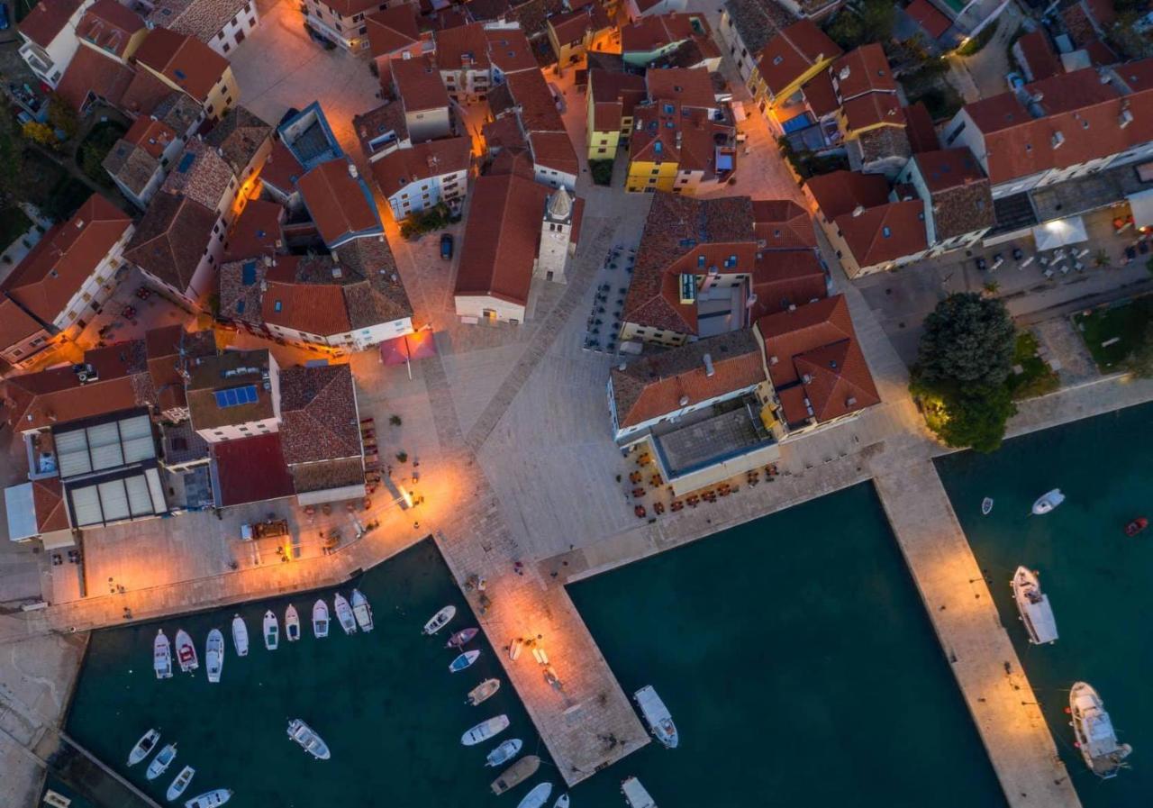 Villa Elena Deluxe Mit Whirlpool Und Beheiztem Pool Am Meer Und Wunderschoenen Blick Auf Die Brijuni Inseln Fažana Dış mekan fotoğraf